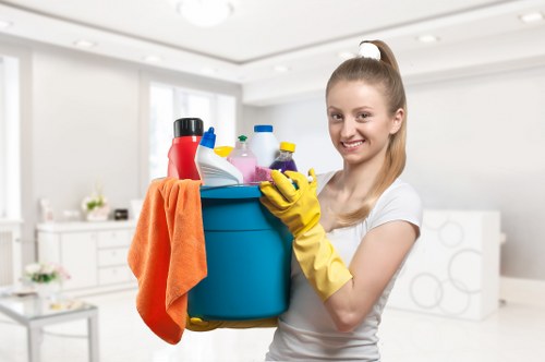 Move out cleaning for a Hammersmith home with local access considerations